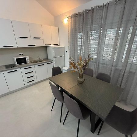 Apartments Andela 돈제페트레케인 외부 사진